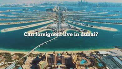 Can foreigners live in dubai?
