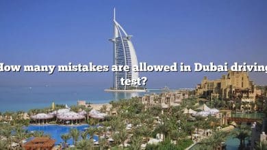 How many mistakes are allowed in Dubai driving test?