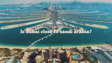 Is dubai close to saudi arabia?