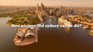 Best answer: Did sydney carton die?