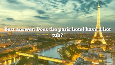 Best answer: Does the paris hotel have a hot tub?
