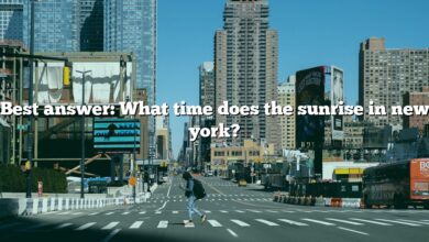 Best answer: What time does the sunrise in new york?