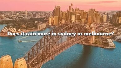 Does it rain more in sydney or melbourne?