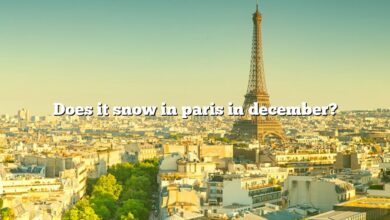 Does it snow in paris in december?