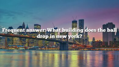 Frequent answer: What building does the ball drop in new york?