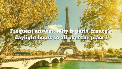 Frequent answer: Why is paris, france’s daylight hours so all over the place?