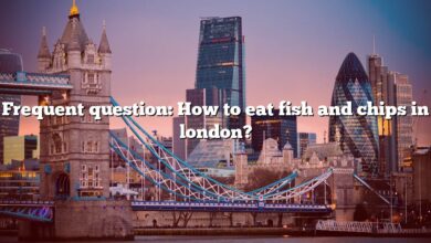 Frequent question: How to eat fish and chips in london?