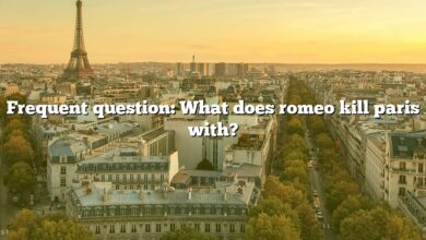 Frequent question: What does romeo kill paris with?