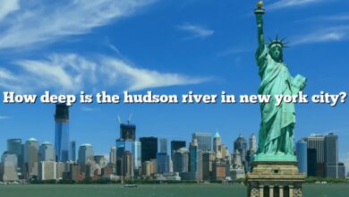 How deep is the hudson river in new york city?