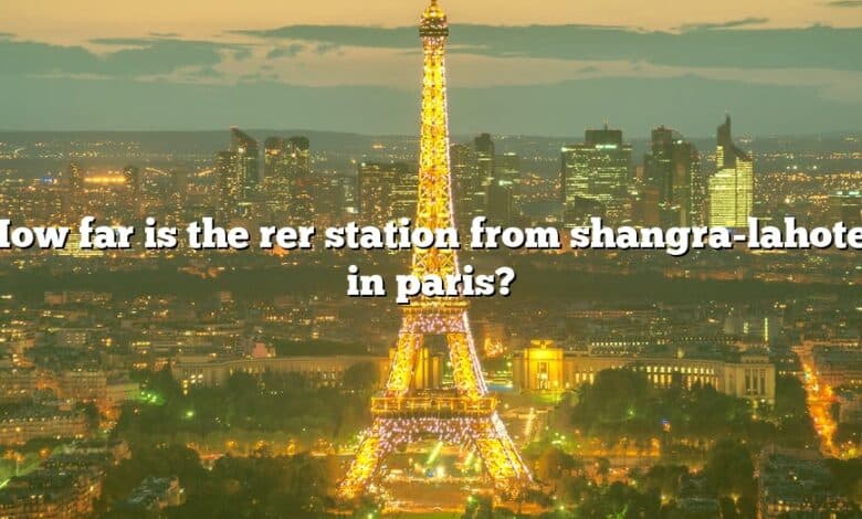 How far is the rer station from shangra-lahotel in paris?