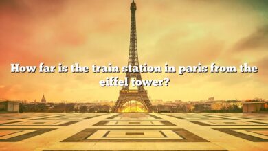 How far is the train station in paris from the eiffel tower?