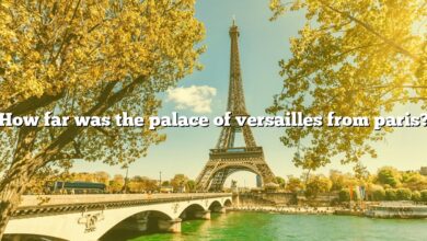 How far was the palace of versailles from paris?