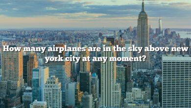How many airplanes are in the sky above new york city at any moment?
