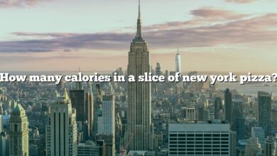 How many calories in a slice of new york pizza?