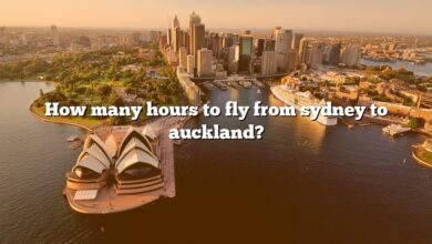 How many hours to fly from sydney to auckland?