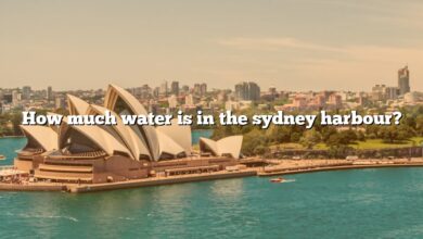 How much water is in the sydney harbour?