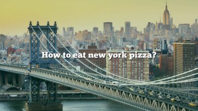 How to eat new york pizza?