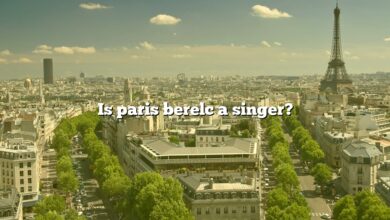 Is paris berelc a singer?