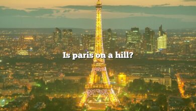 Is paris on a hill?