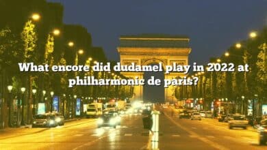 What encore did dudamel play in 2022 at philharmonic de paris?