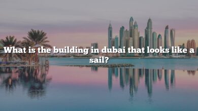 What is the building in dubai that looks like a sail?