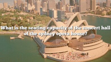 What is the seating capacity of the concert hall of the sydney opera house?