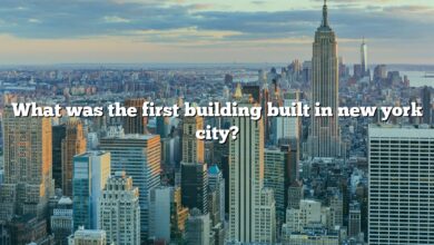 What was the first building built in new york city?