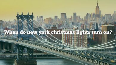 When do new york christmas lights turn on?