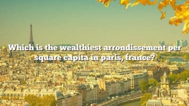Which is the wealthiest arrondissement per square capita in paris, france?