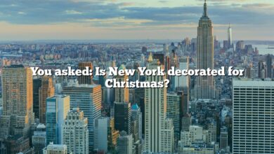 You asked: Is New York decorated for Christmas?