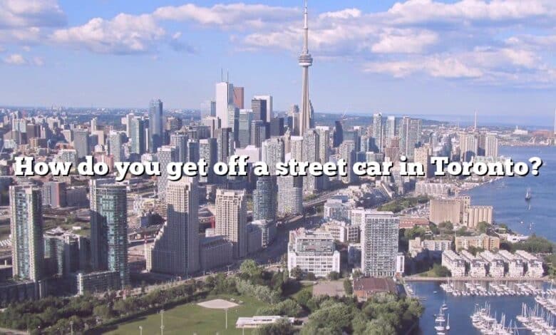 How do you get off a street car in Toronto?