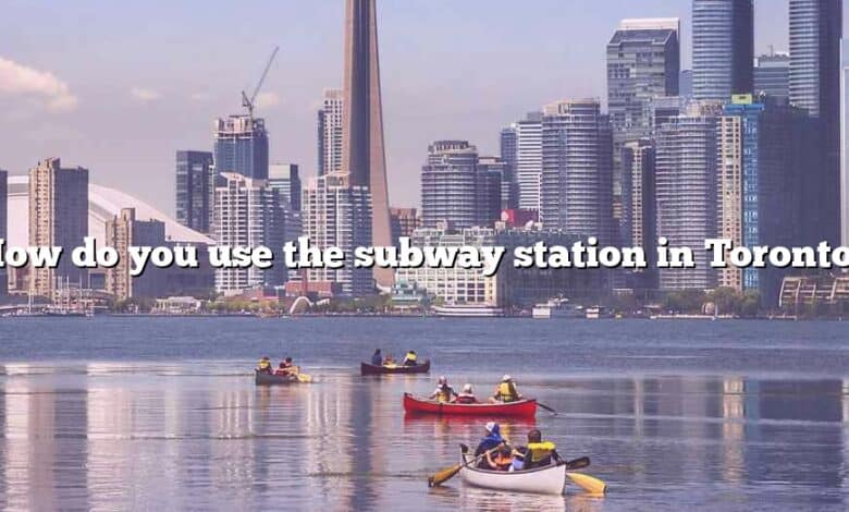 How do you use the subway station in Toronto?