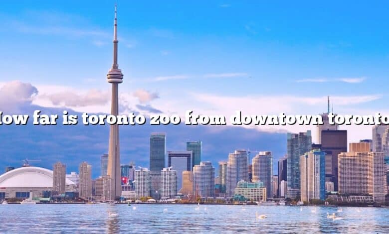 How far is toronto zoo from downtown toronto?