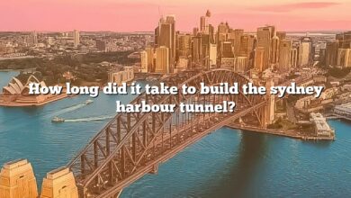How long did it take to build the sydney harbour tunnel?