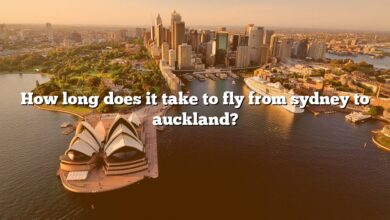 How long does it take to fly from sydney to auckland?