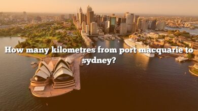 How many kilometres from port macquarie to sydney?