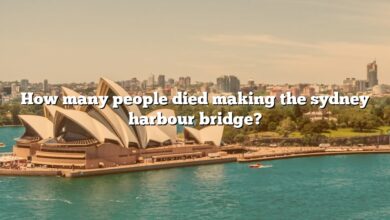 How many people died making the sydney harbour bridge?