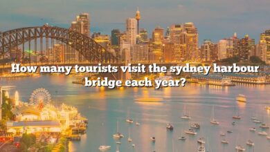 How many tourists visit the sydney harbour bridge each year?