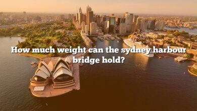 How much weight can the sydney harbour bridge hold?