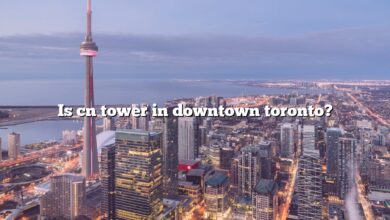 Is cn tower in downtown toronto?