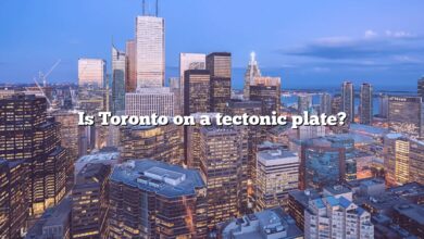 Is Toronto on a tectonic plate?