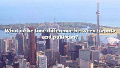What is the time difference between toronto and pakistan?