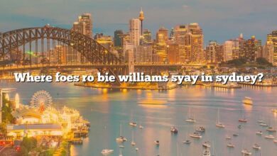 Where foes ro bie williams syay in sydney?