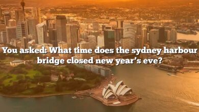 You asked: What time does the sydney harbour bridge closed new year’s eve?